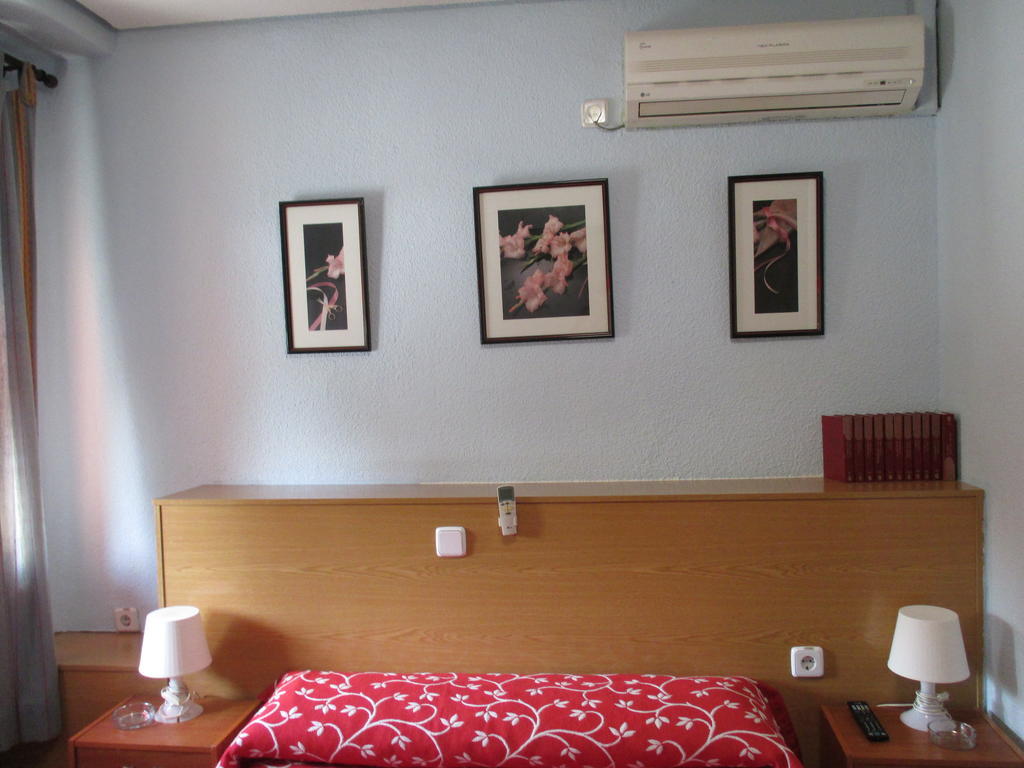Hostal Pradillo Мостолес Екстер'єр фото