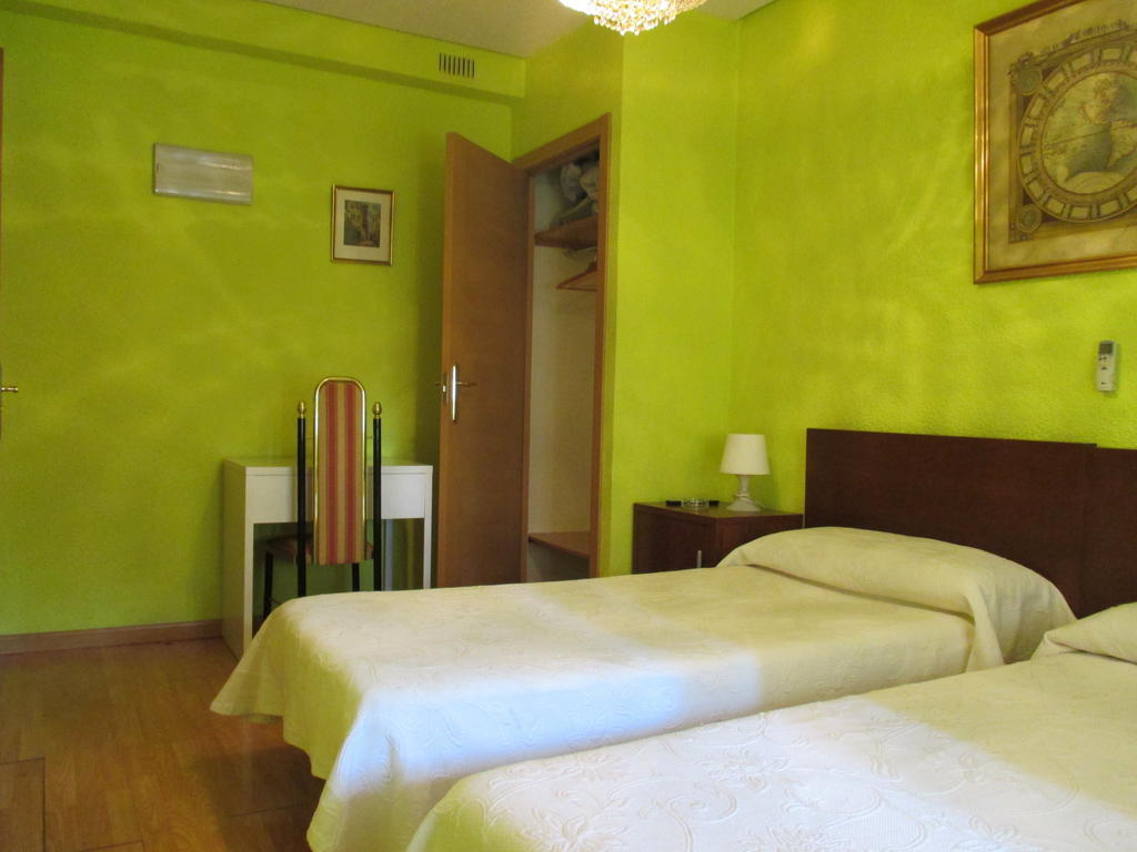 Hostal Pradillo Мостолес Екстер'єр фото